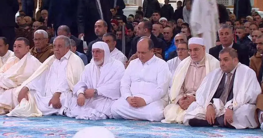 الوزير الأول يشرف مراسم إحياء ليلة السّابع والعشرين بجامع الجزائر