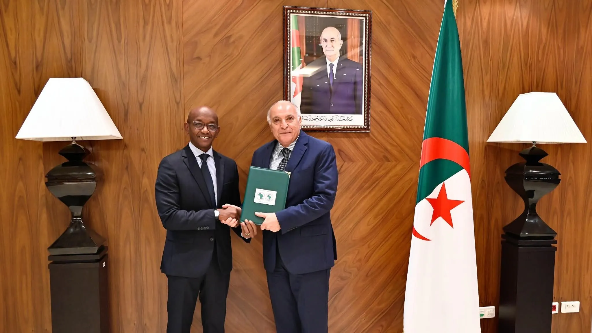 عطاف يستقبل ممثل البنك الافريقي للتنمية بالجزائر