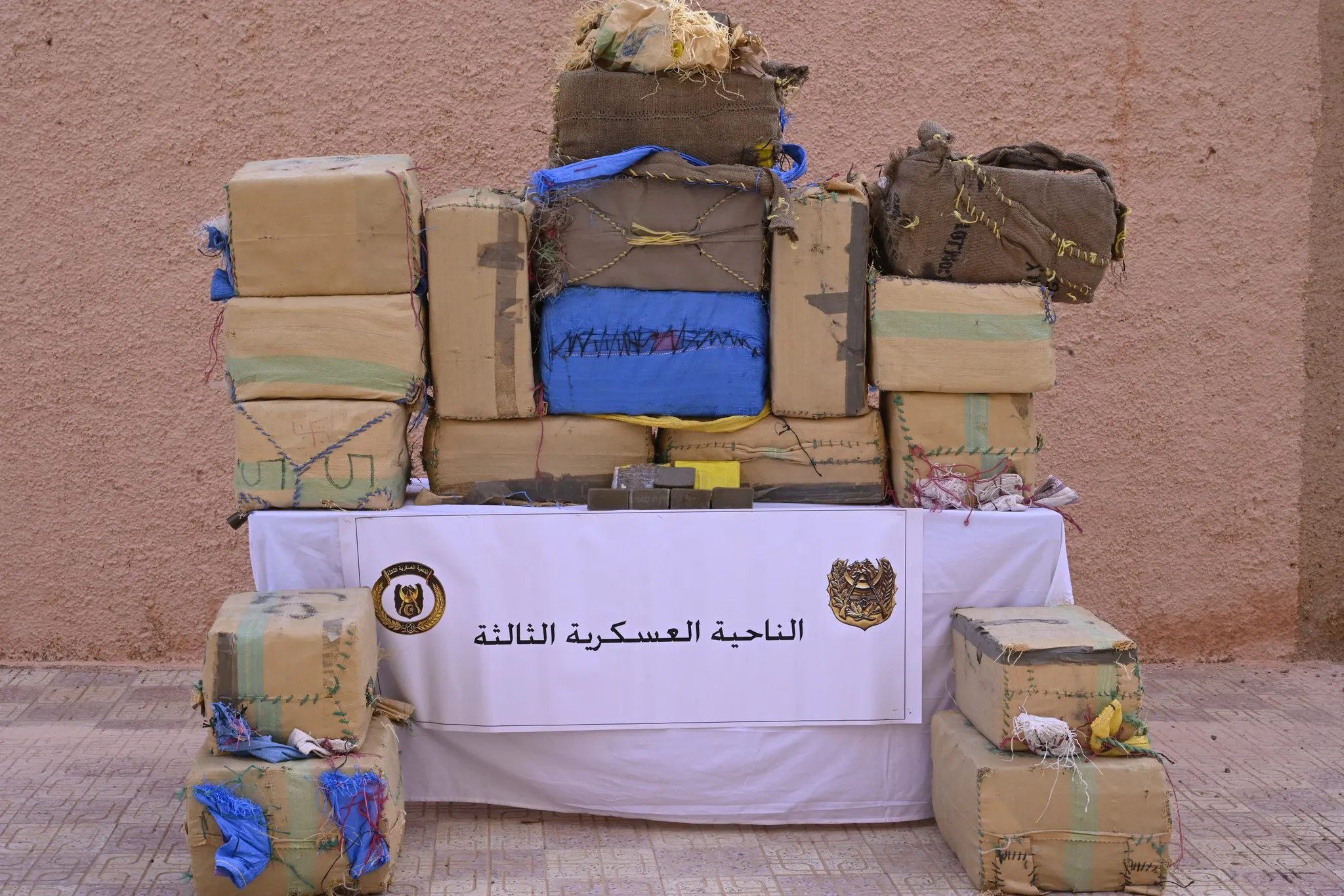 إحباط تهريب أزيد من 10 قناطير من الكيف عبر المغرب