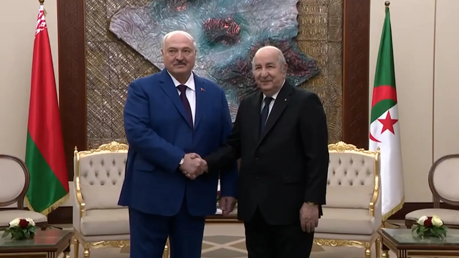 رئيس الجمهورية يجري محادثات ثنائية مع نظيره البيلاروسي