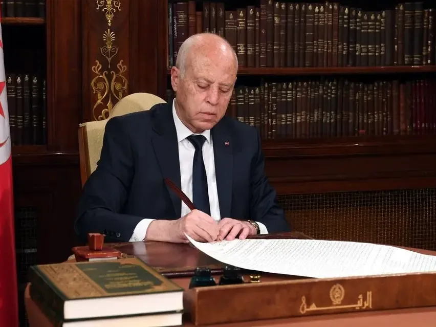 الرئيس التونسي قيس سعيد يمدد حالة الطوارئ