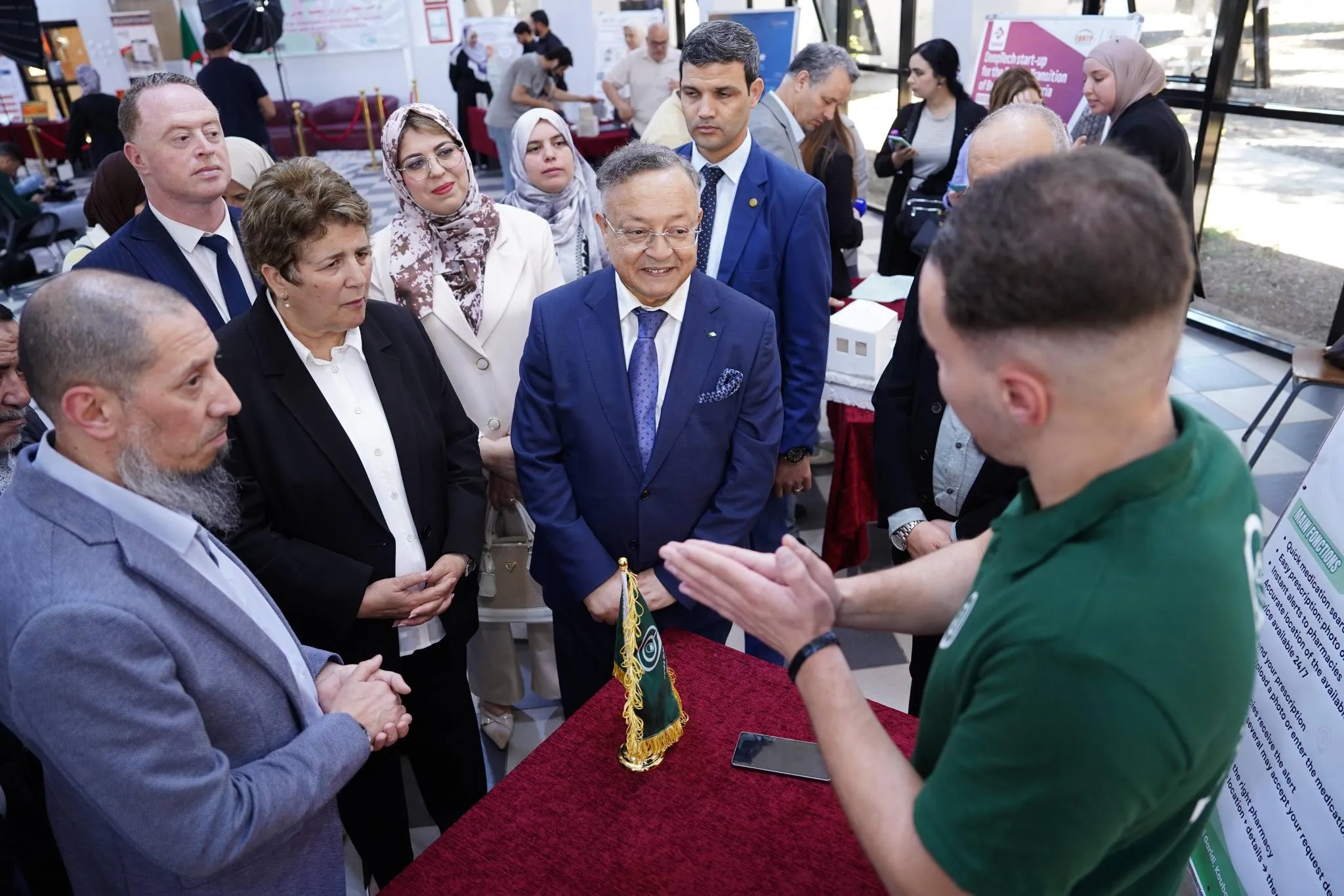 بداري يقوم بزيارة إلى المدرسة الوطنية العليا للأشغال العمومية بالجزائر