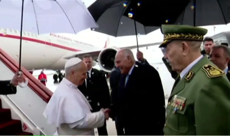 بابا الفاتيكان ليون الرابع عشر يصل إلى عنابة