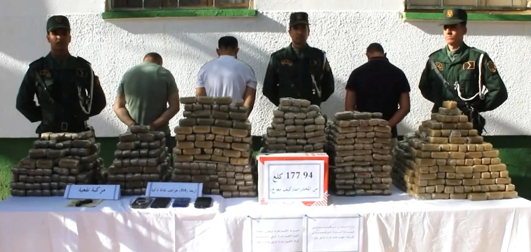 دفاع: توقيف 59 تاجر مخدرات وحجز كمية معتبرة من الكيف قادمة من المغرب