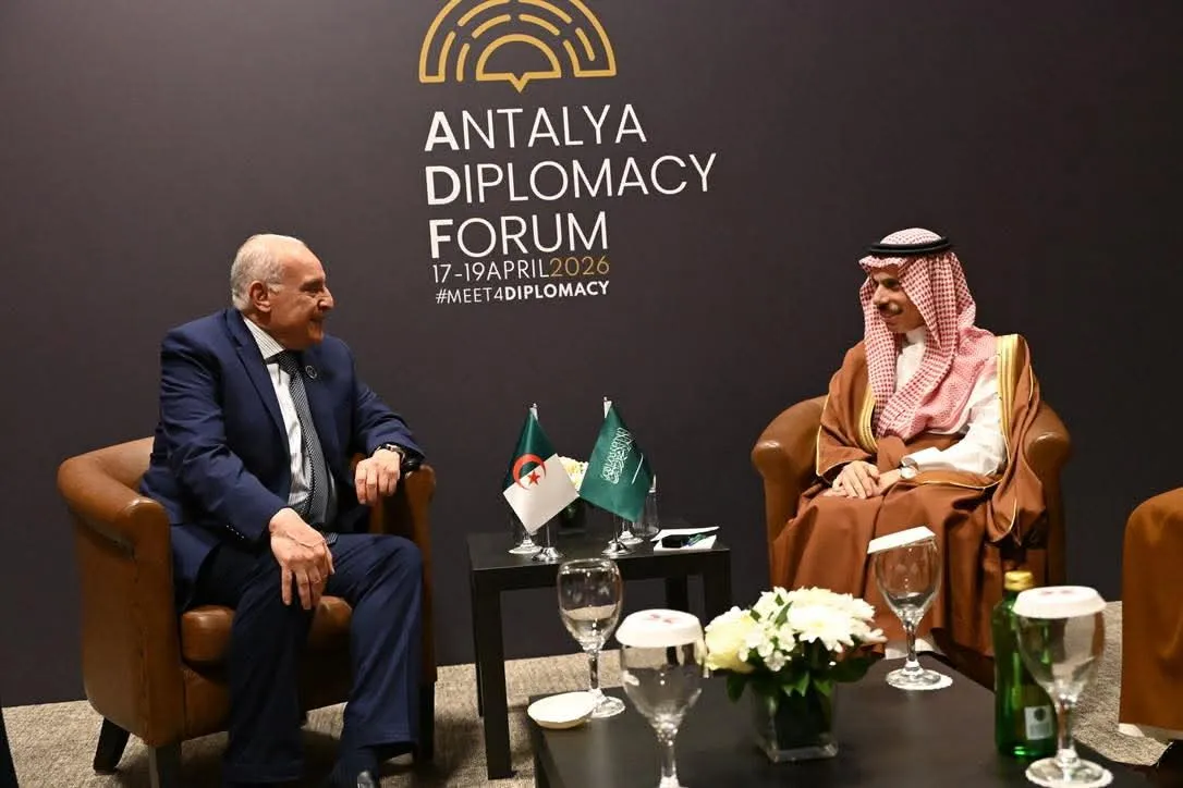 وزير الخارجية يجري محادثات ثنائية مع نظيره السعودي