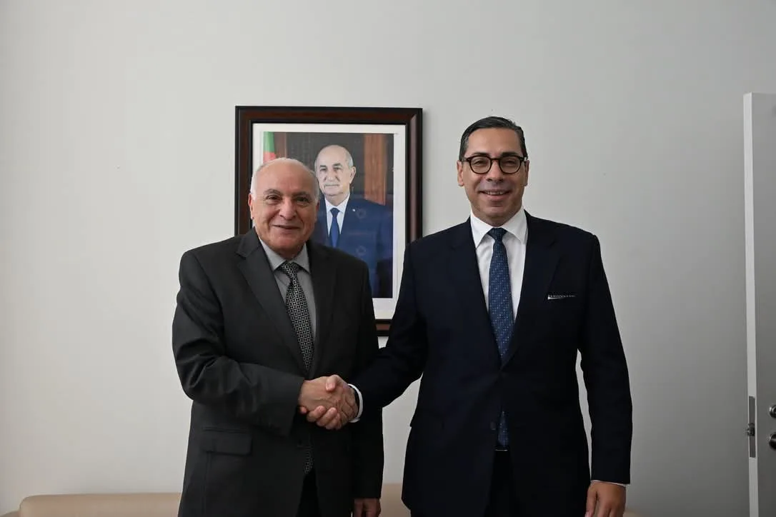 عطاف يبحث مع نظيره القبرصي العلاقات الثنائية
