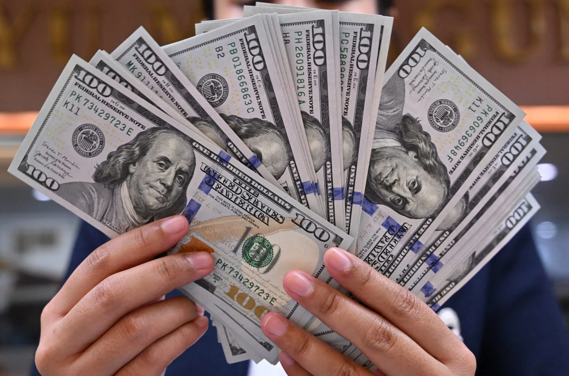 الدولار يستقر وسط تصاعد التوترات في أسواق الطاقة العالمية