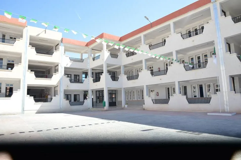 وزارة السكن تسلم 289 تجهيزا تربويا استعدادا للدخول المدرسي