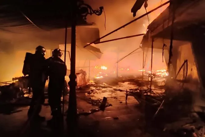 حريق مهول في مستودع لتخزين الخشب في البليدة