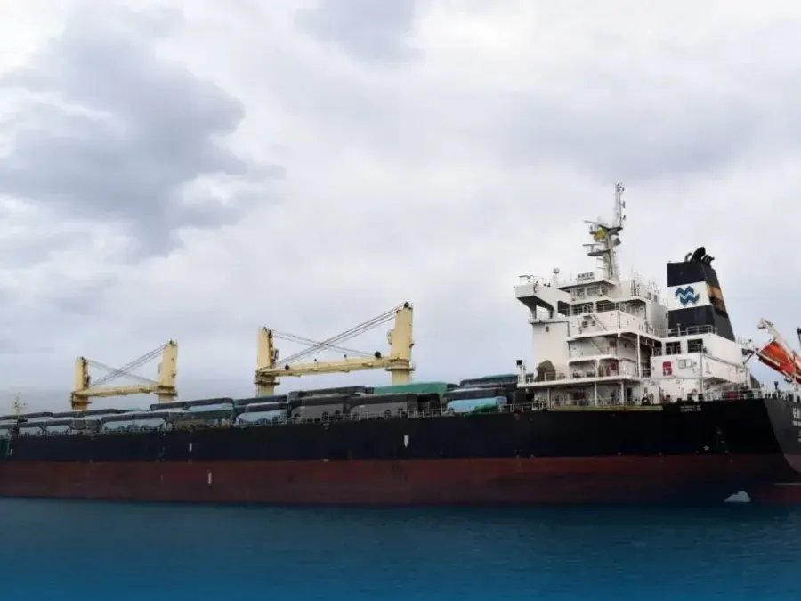 مؤسسة تطوير الصناعات العسكرية تستلم420 حافلة جديدة بميناء جن جن