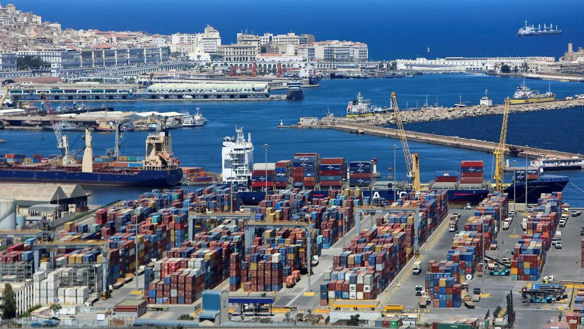 إنشاء لجنة دائمة لمتابعة طلبات الاستيراد وتعزيز التنسيق بين القطاعات