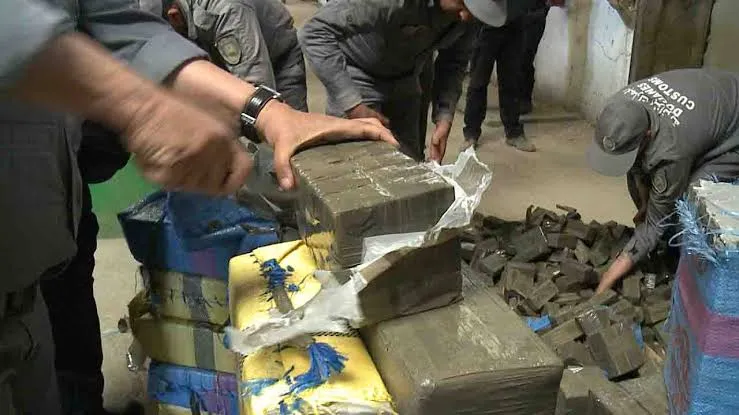 الجزائر: الأمن يحجز 2 طن من القنب الهندي و5 ملايين قرص مهلوس