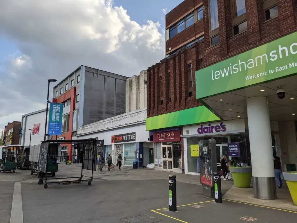 لندن تطيح بمركز تجاري شهير لصالح 1700 مسكن جديد