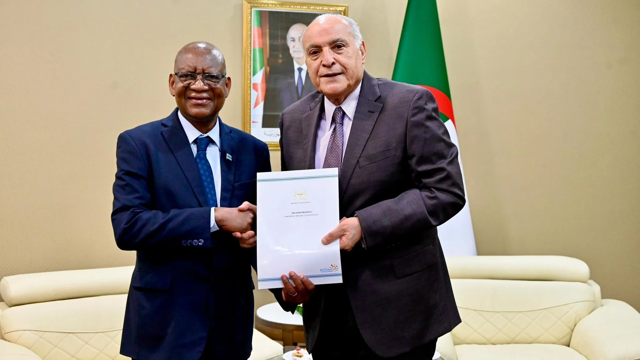 عطاف يستقبل السفير الجديد لبوتسوانا