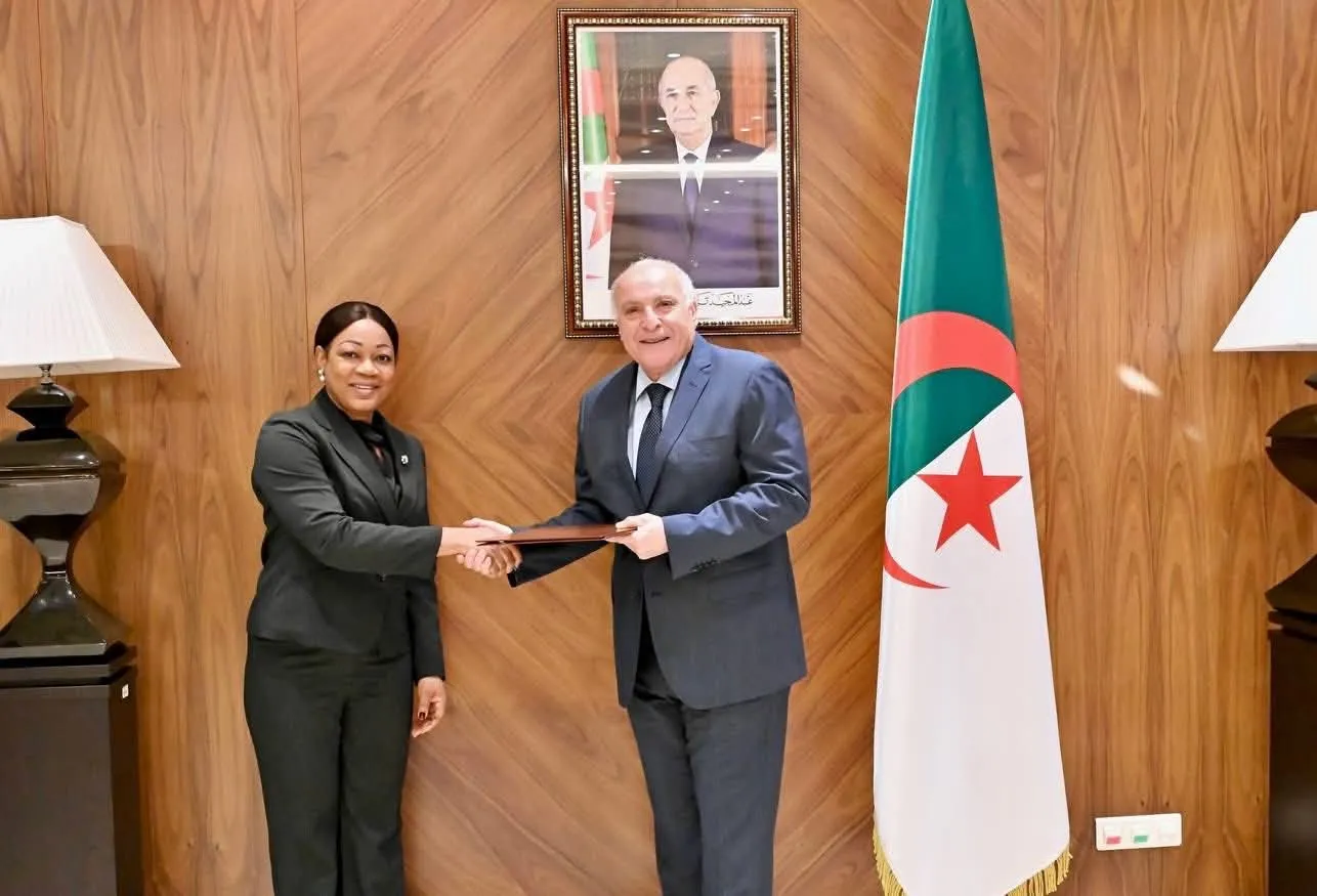 عطاف يستقبل سفيرة الغابون الجديدة