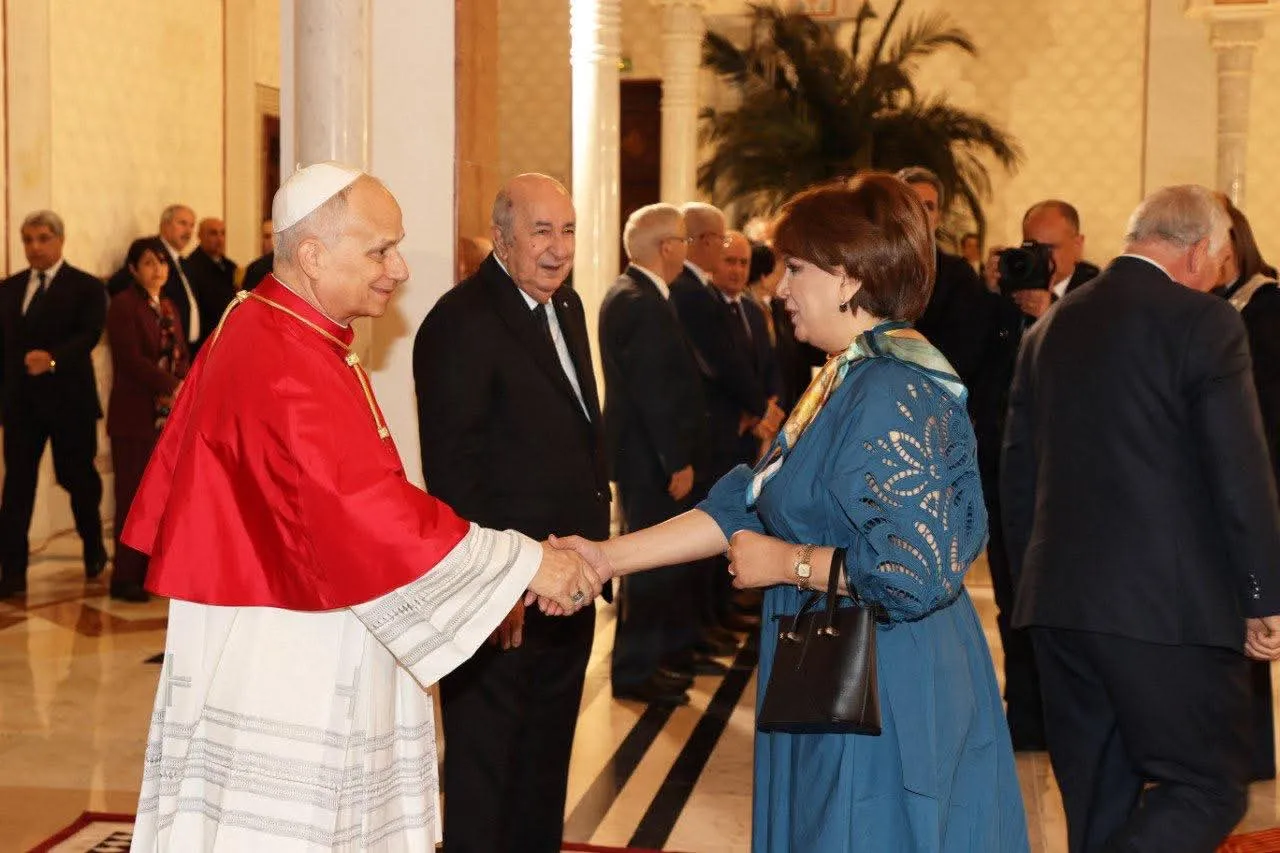 رئيس الجمهورية يهنئ وزيرة الثقافة على إنجاح زيارة بابا ليون 14 إلى عنابة