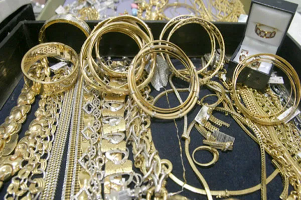 توقيف امرأتين بتهمة تهريب الذهب بمطار هواري بومدين