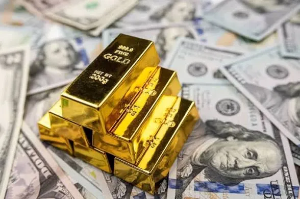 انخفاض في أسعار الذهب مع تراجع الدولار