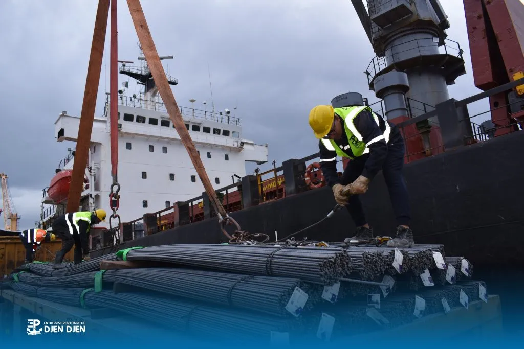 الجزائر تصدر 29 ألف طن من منتجات الصلب عبر ميناء جن جن