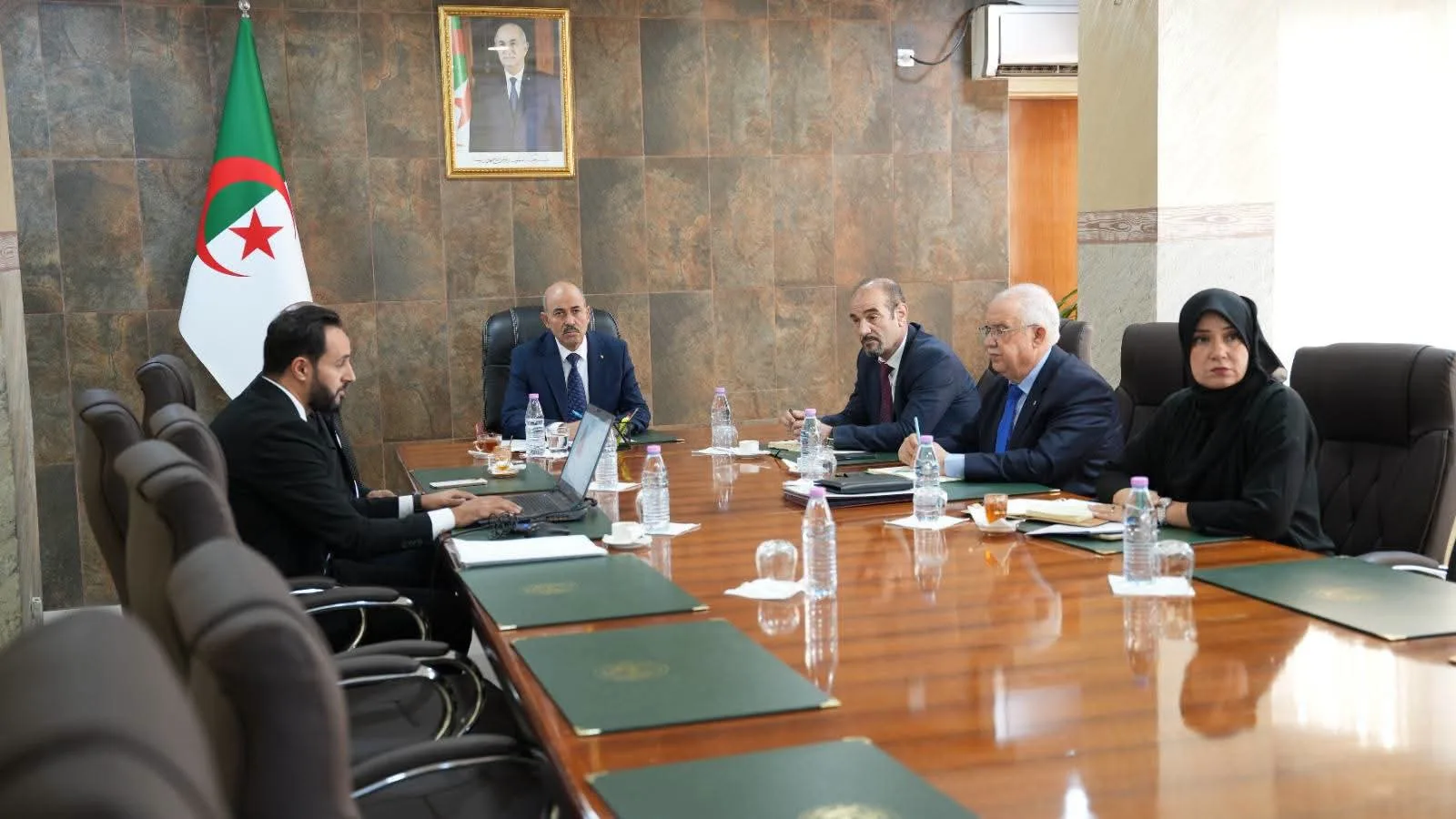 وزير الصناعة يتابع تقدم مشروع صناعة المركبات لشركة سوكون الجزائر