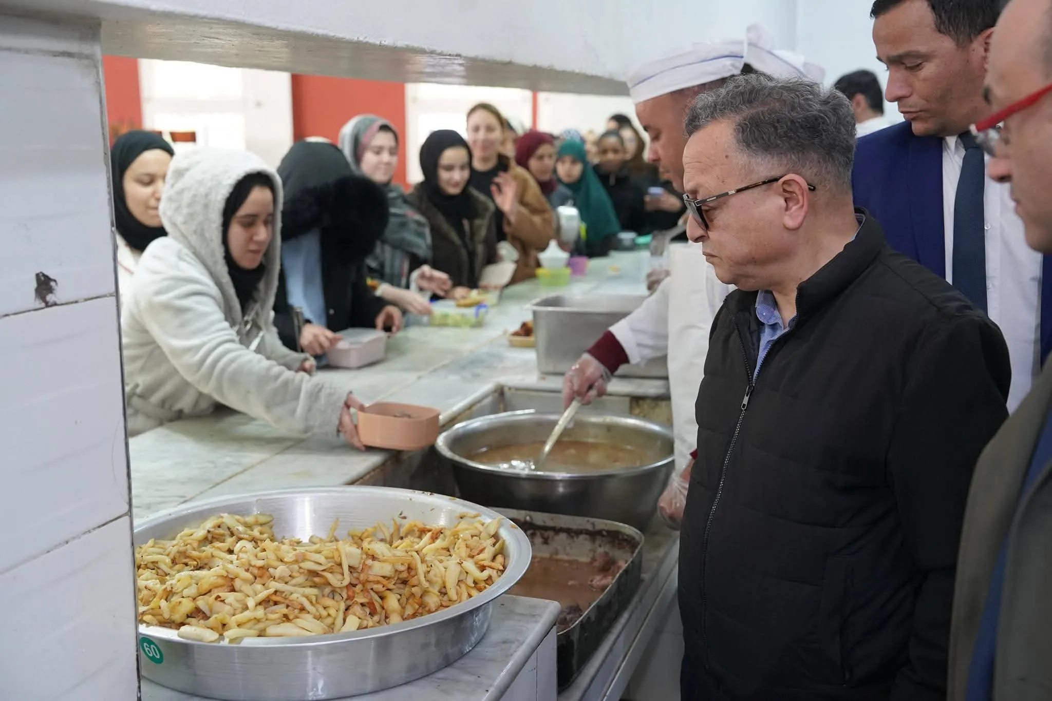 بداري في زيارة فجائية إلى الإقامة الجامعية بن عكنون بنات قبل الإفطار