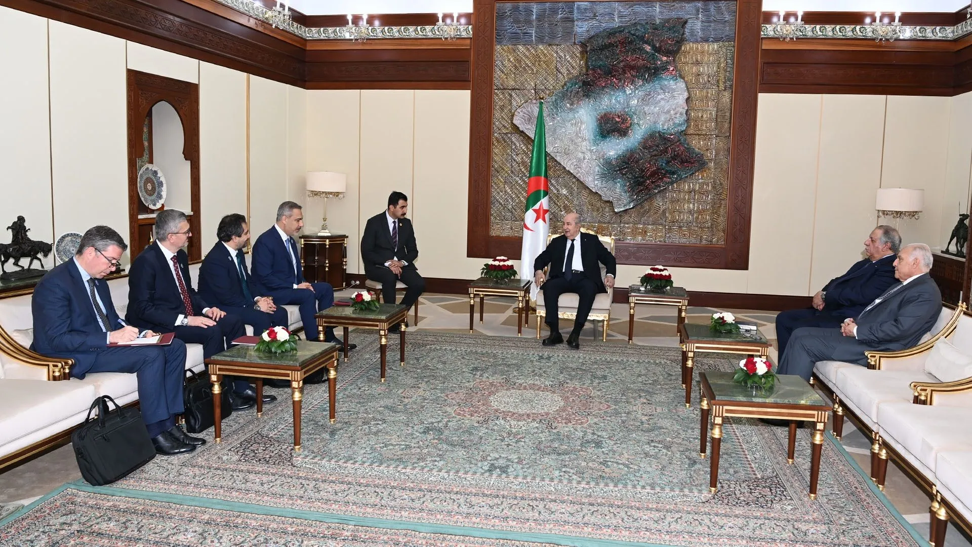 الرئيس تبون يستقبل وزير الخارجية التركي هاكان فيدان