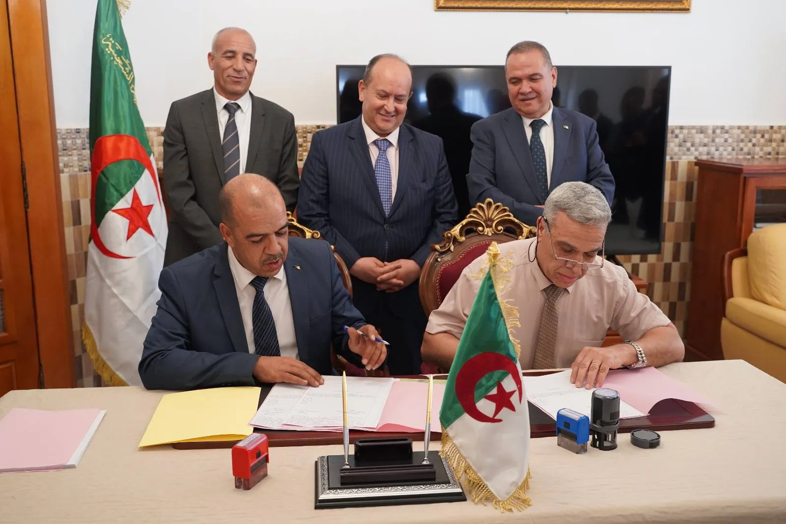 تنازل رسمي عن مصنع الآجر بتيارت لفائدة مجمع جيكا
