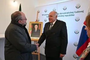 عطاف يلتقي بممثلين عن الجالية الجزائرية المقيمة في سلوفاكيا