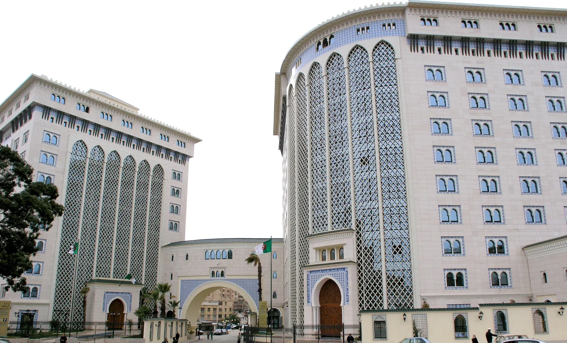 وزارة الطاقة تباشر عملية إعادة بعث التعاون مع شركة نيجيلاك النيجيرية