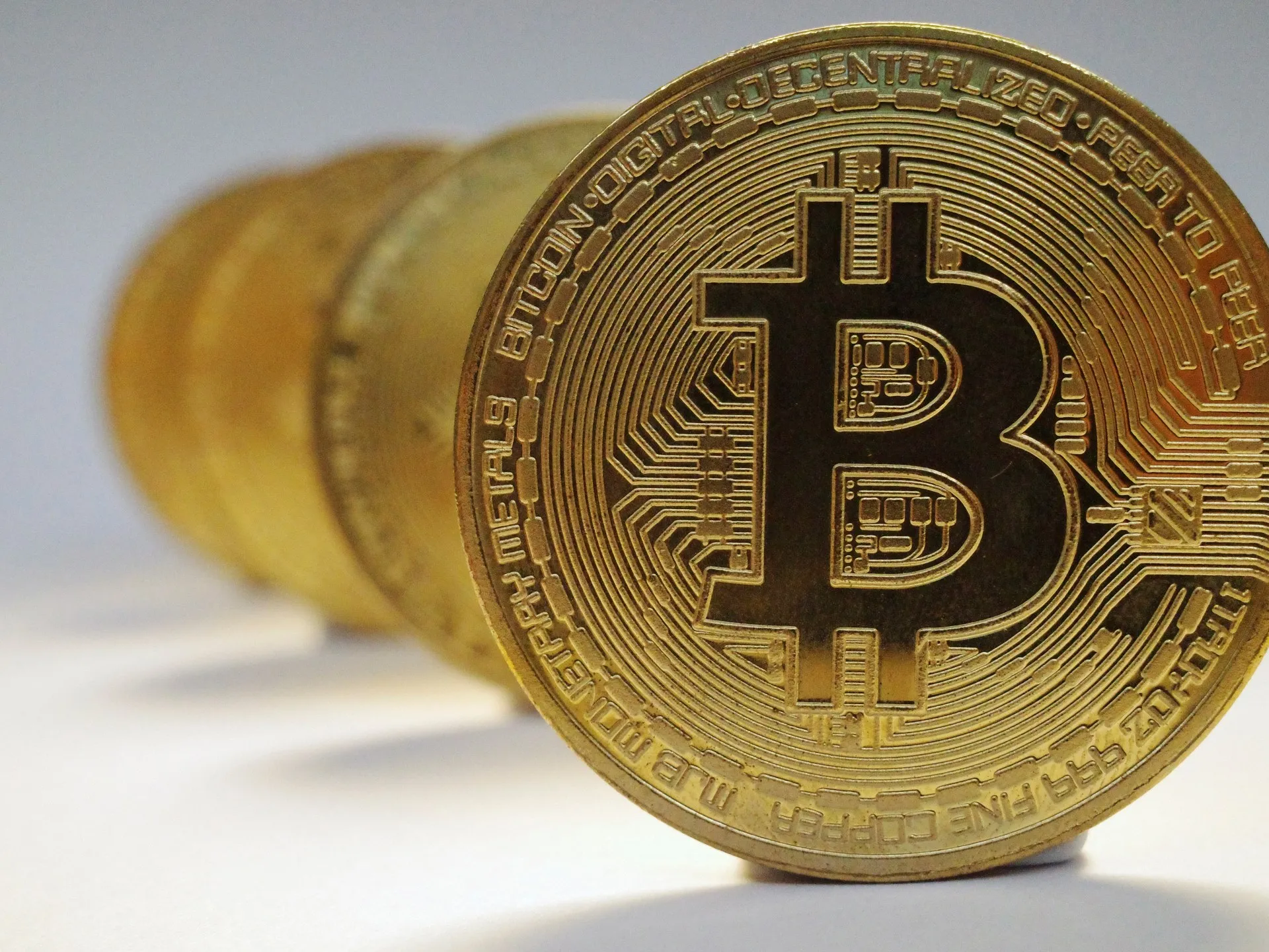 بيتكوين تهبط لأدنى مستوى في أكثر من 3 أشهر