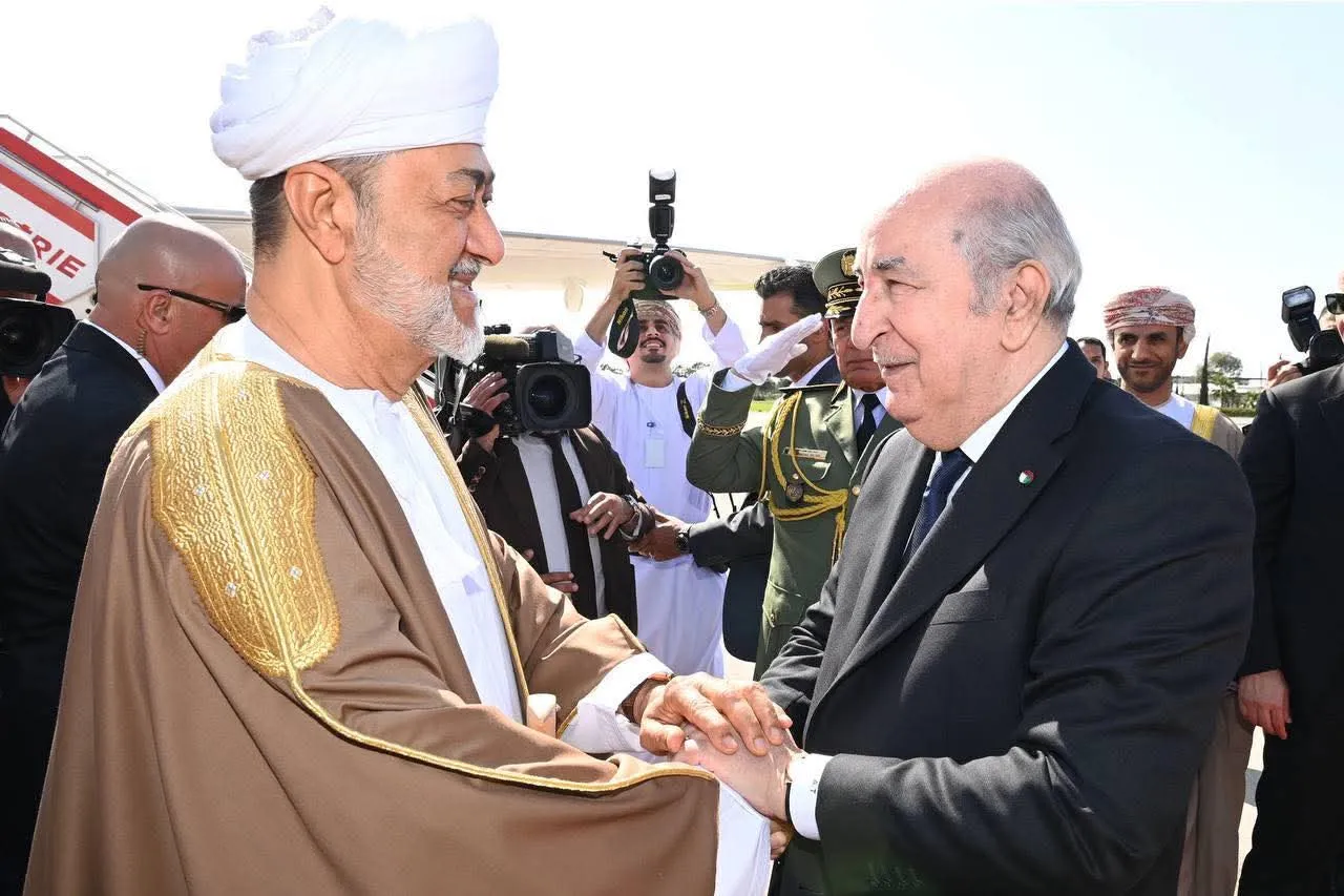 سلطان عمان يحل بالجزائر في زيارة دولة