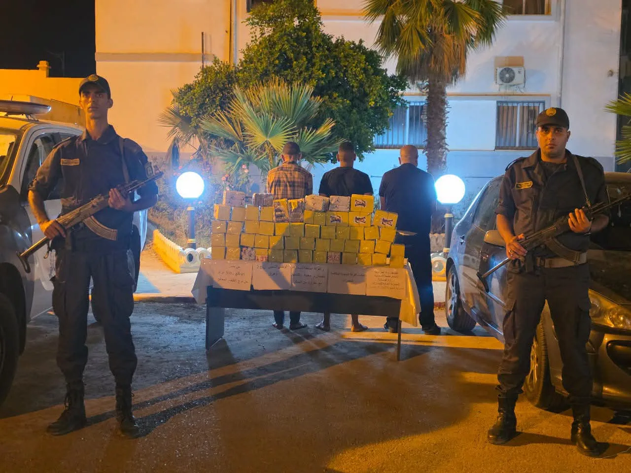 جمارك تلمسان تحجز قرابة نصف قنطار من المخدرات وبندقية