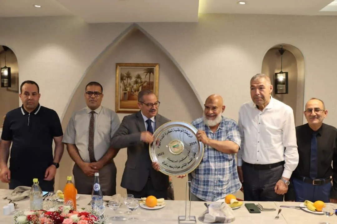 بالصور والي ورقلة يقيم مأدبة غذاء على شرف نادي مستقبل الرويسات
