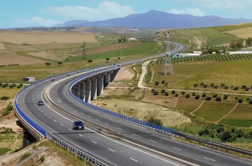 إطلاق برنامج لتطوير منافذ الموانئ والطرق السريعة