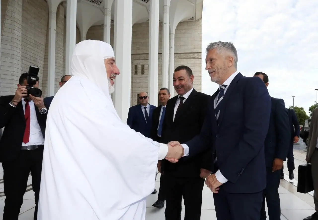 عميد جامع الجزائر يستقبل وزير الداخلية الإسباني