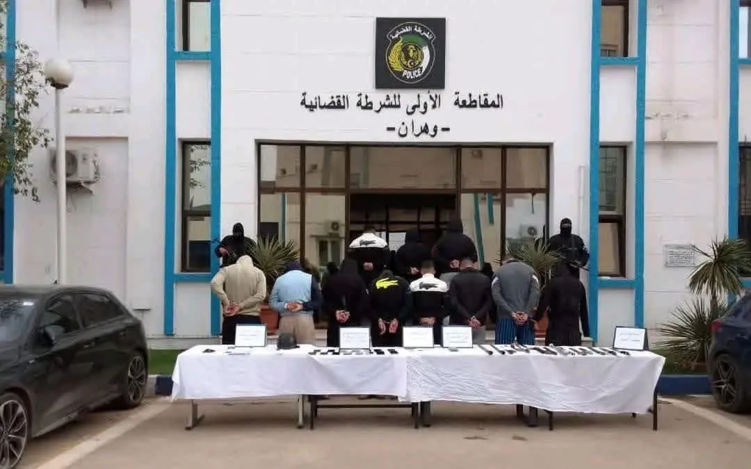 الإطاحة بعصابة خطيرة تروّج للعنف عبر “تيك توك” في وهران