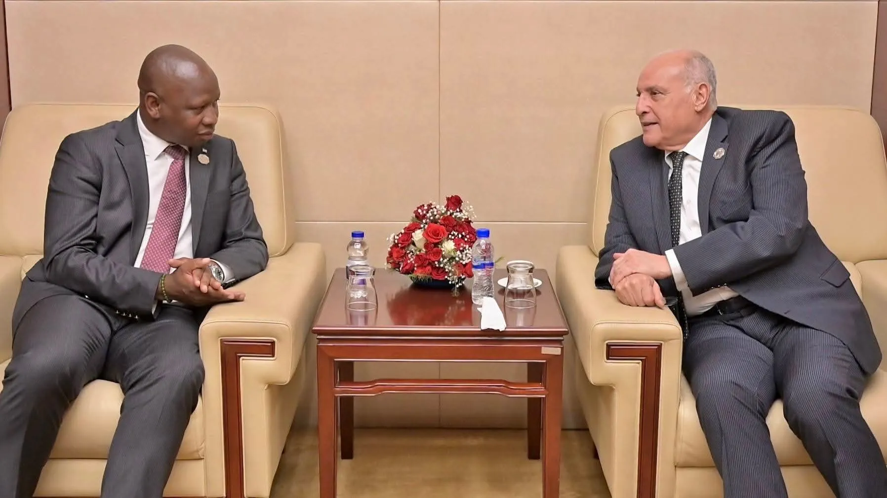 عطاف يجري محادثات ثنائية مع نظيره لمملكة ليسوتو