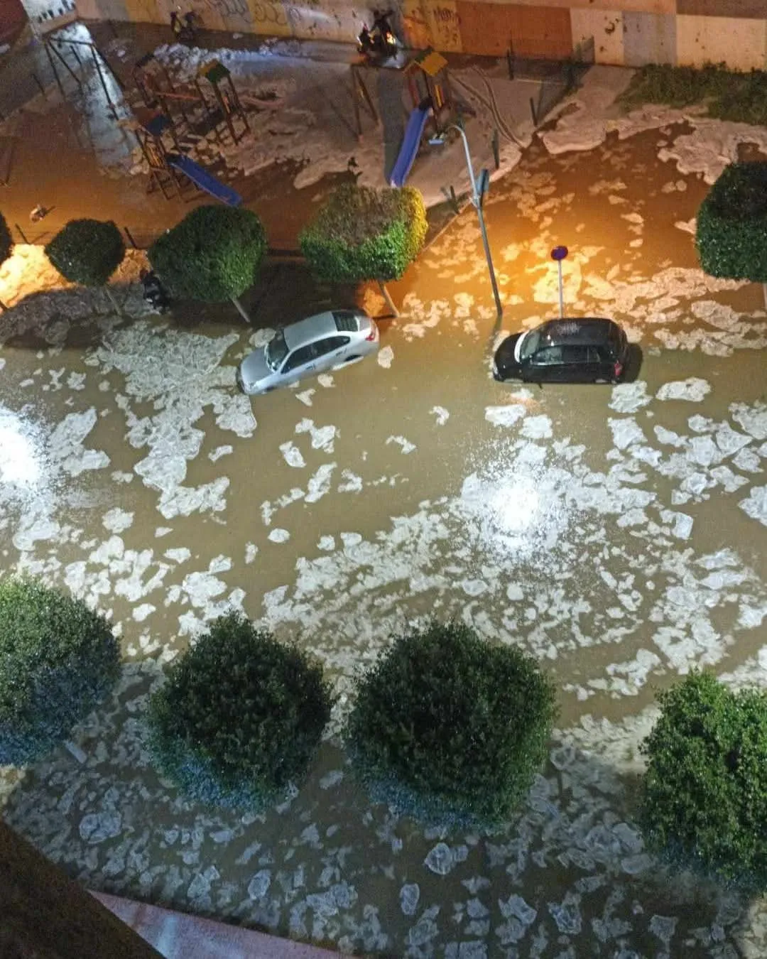 تقلبات جوية..ارتفاع منسوب المياه يغلق العديد من الطرقات في العاصمة