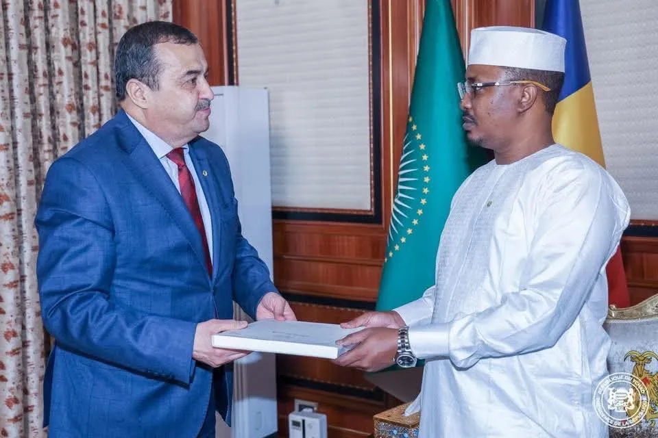 عرقاب يسلّم رسالة خطّية من رئيس الجمهورية إلى نظيره التشادي