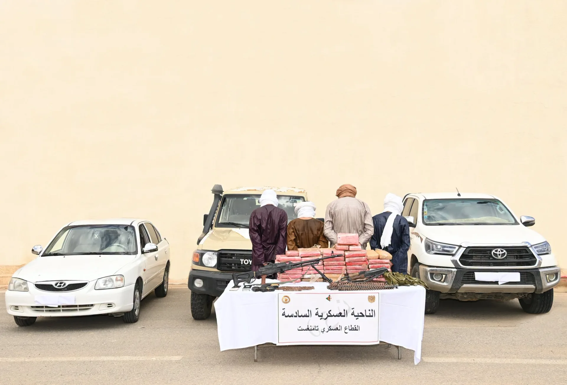 القضاء على مهرّب وتوقيف 4 آخرين وحجز أزيد من 80 كغ من الكوكايين