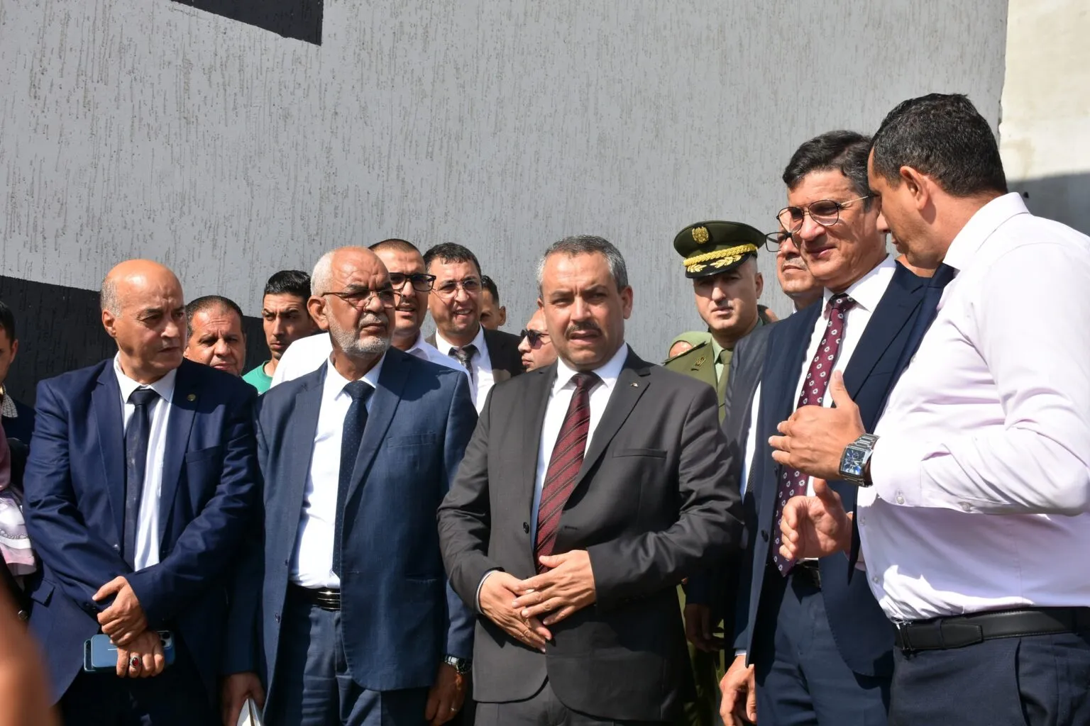 وزير التربية يشرف على معاينة مشاريع القطاع بالعاصمة