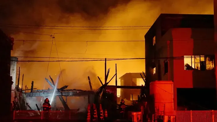 حريق ضخم يلتهم 170 بناية سكنية جنوبي اليابان