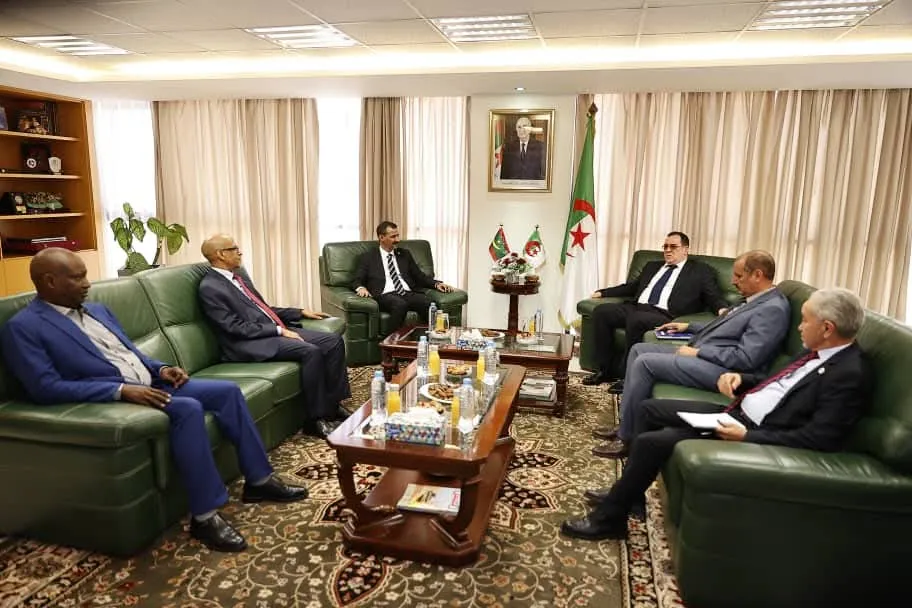 وزير الاتصال يستقبل الوزير الموريتاني للثقافة والفنون والاتصال والعلاقات مع البرلمان