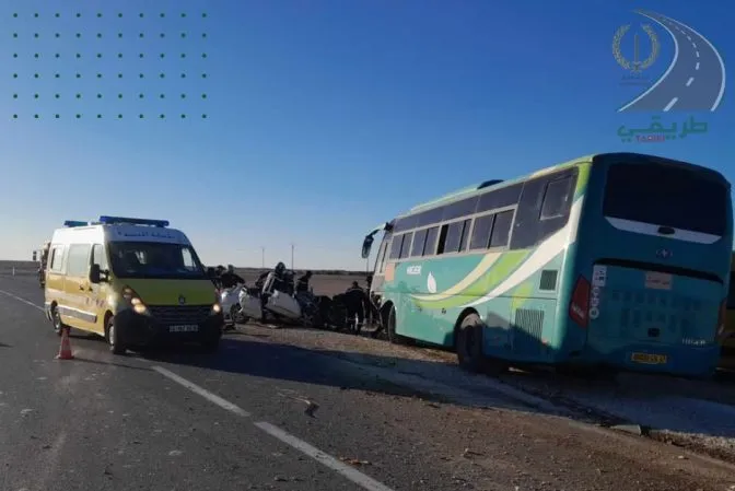 وفاة شخصين في اصطدام بين سيارة وحافلة بأدرار