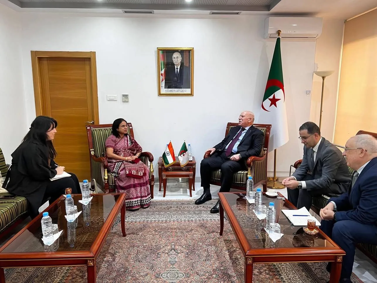 الجزائر والهند تبحثان سبل تعزيز التعاون الثنائي في الصناعة