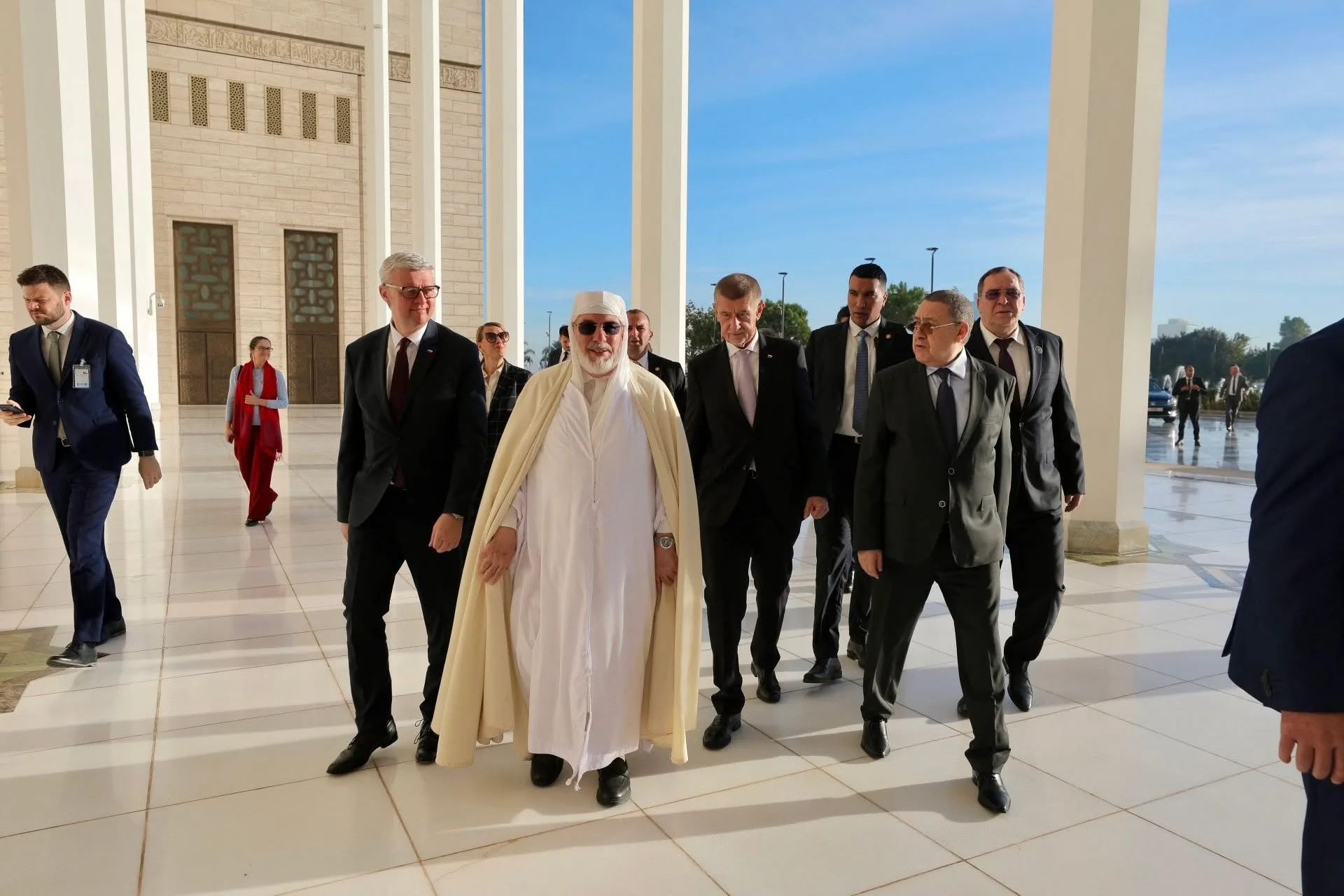 عميد جامع الجزائر يستقبل الوزير الأول التشيكي في زيارة رسمية
