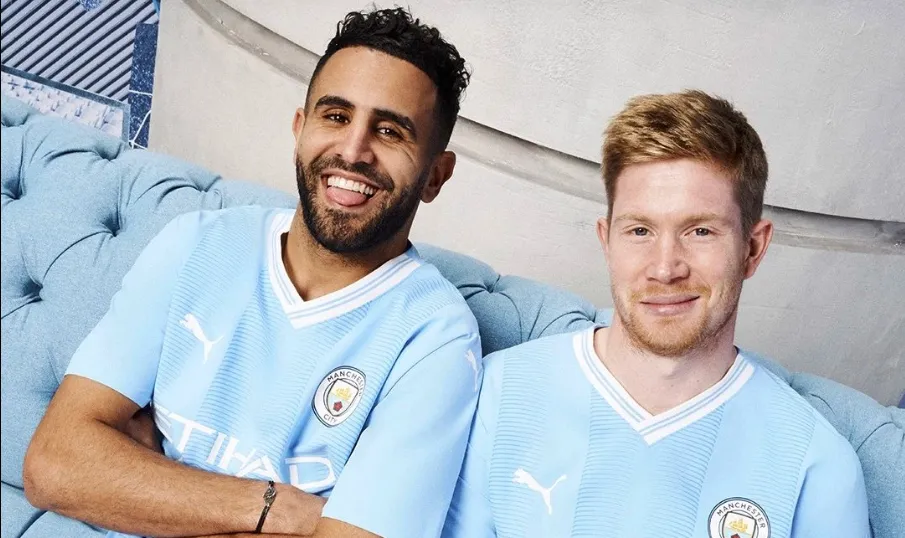 محرز يودع دي بروين برسالة ودية: "لاعب استثنائي"