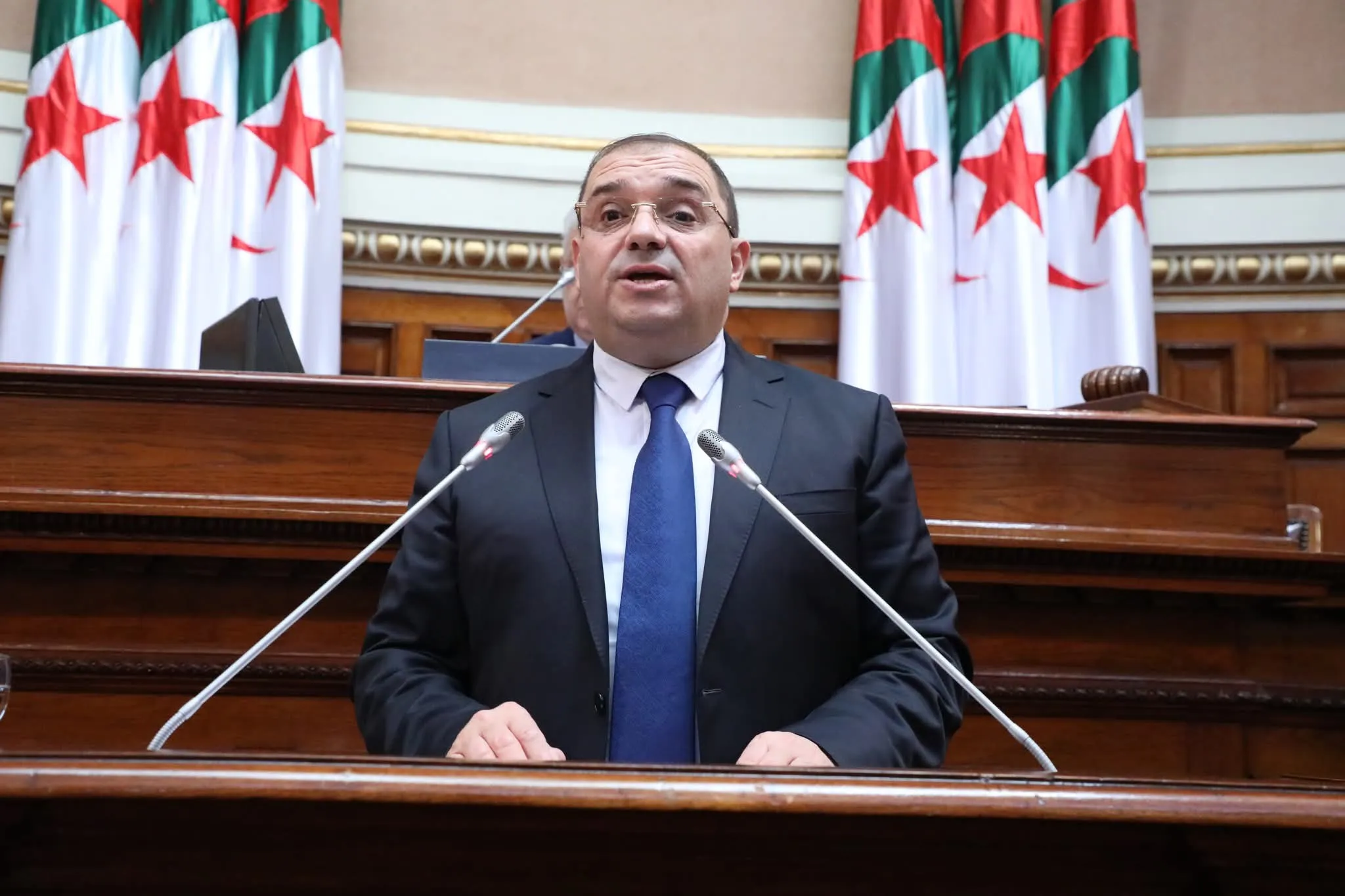 وزير العدل يعرض مشروع قانون الوقاية من تبييض الأموال وتمويل الإرهاب
