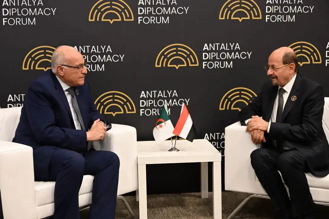 عطاف يستعرض مع نظيره اليمني تطورات الأوضاع على الصعيد الإقليمي