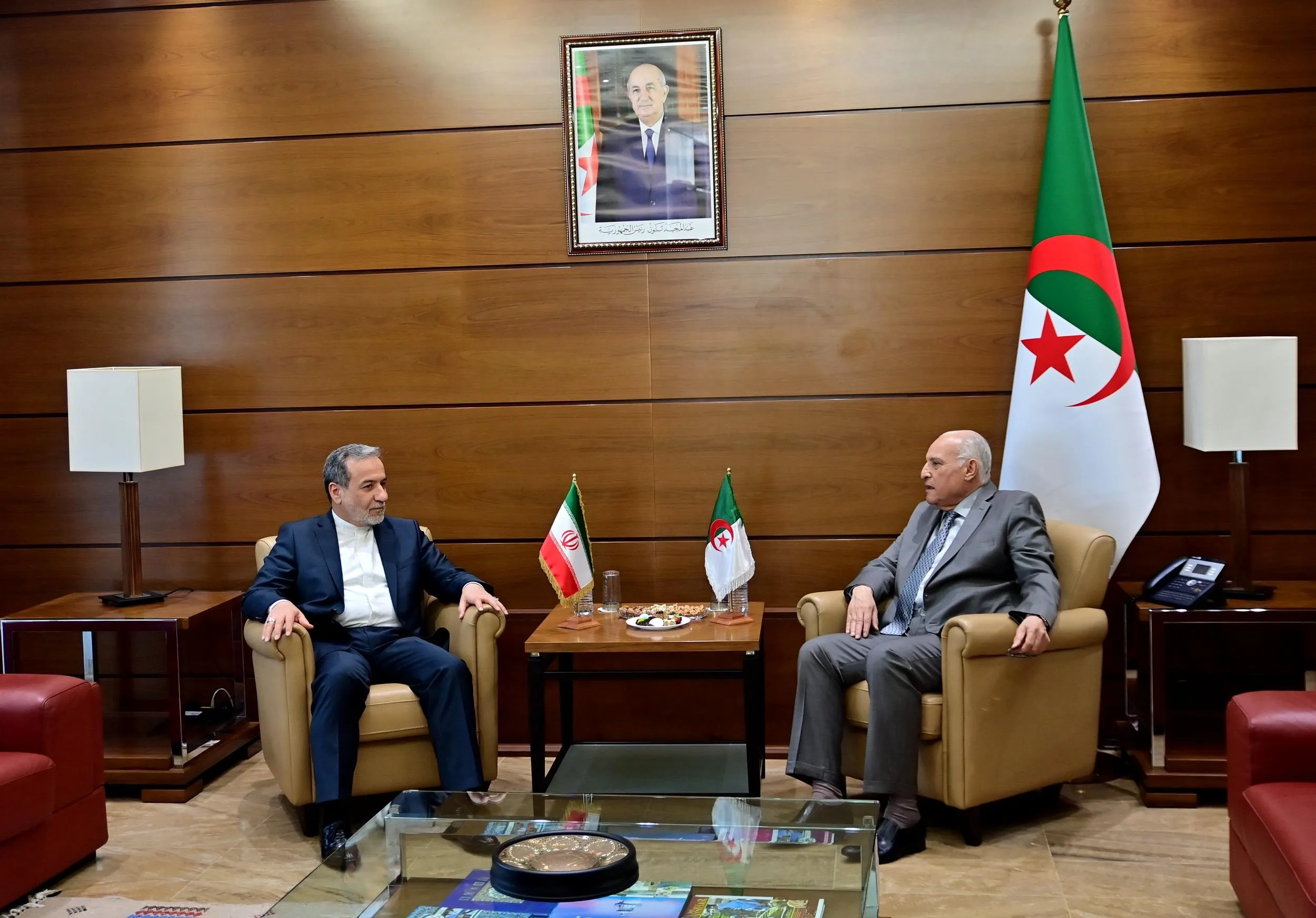 الجزائر وإيران تعززان التنسيق الثنائي وتؤكدان دعم القضية الفلسطينية